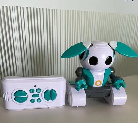 Εκπαιδευτικά ρομπότ HUGTEC S024 Παιχνιδάκι ρομπότ τηλεχειρισμός χειρονομία STEM 3 πλαστική μουσική φωτεινή λειτουργία αυτόματη για Unisex